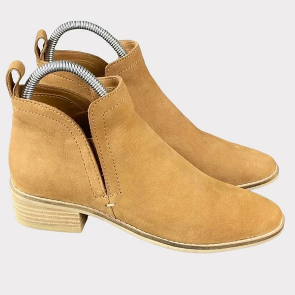 NEW DOLCE VITA Ankle Booties Block Heels Boot Pull Tab Womens Size 6 Almond Toe - Picture 1 of 13